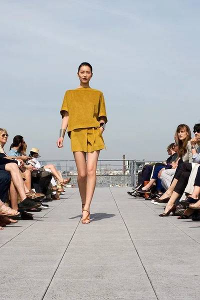 Look 30